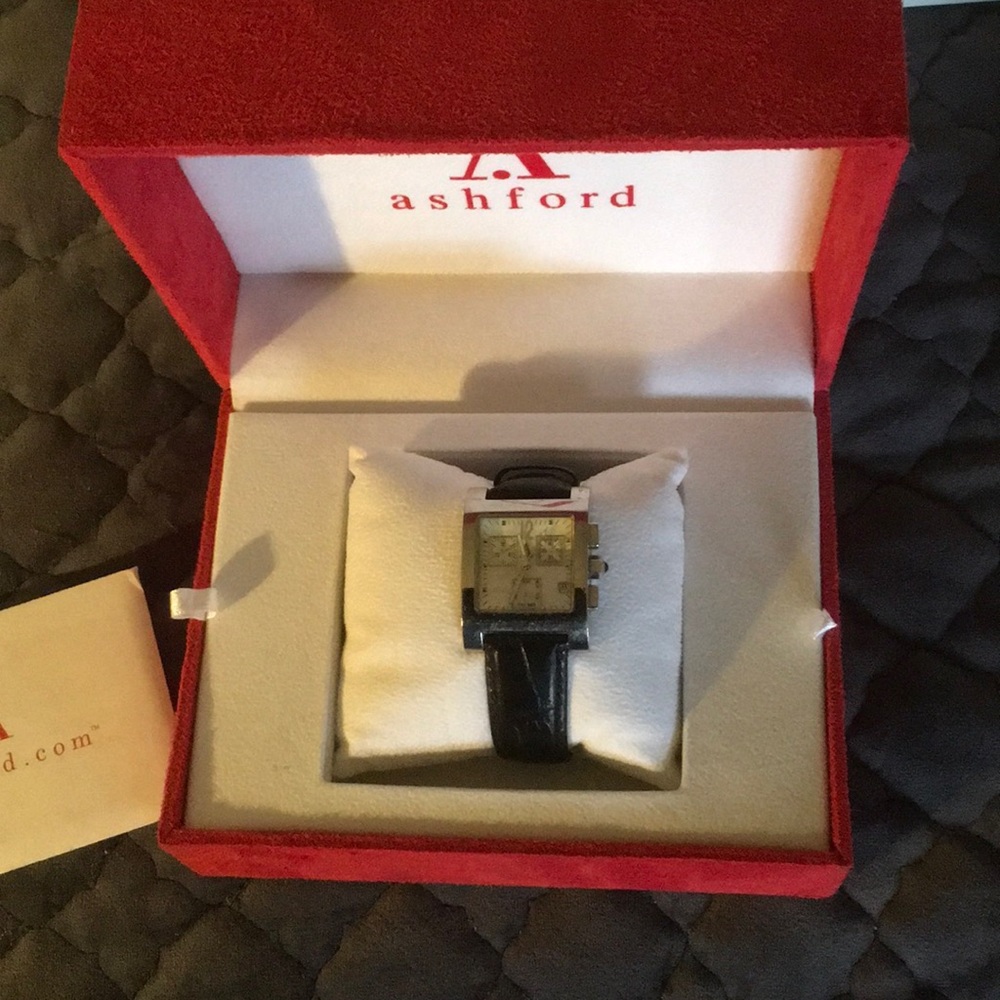 Ladies Watch - Picture 3 of 5